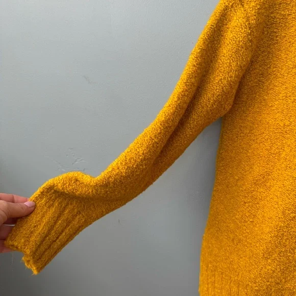 Old Navy Cozy Oversized Bouclé Crew Neck Sweater in Gold. NWT. XS - Picture 7 of 12